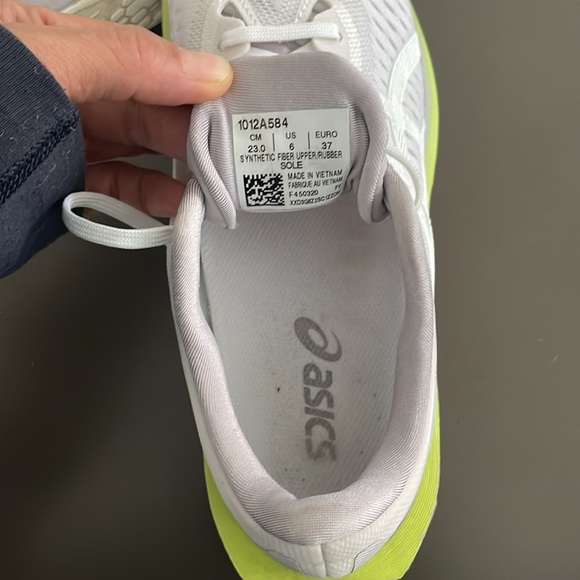 ASICS Women's Novablast Running Shoes size 6 - Picture 5 of 5